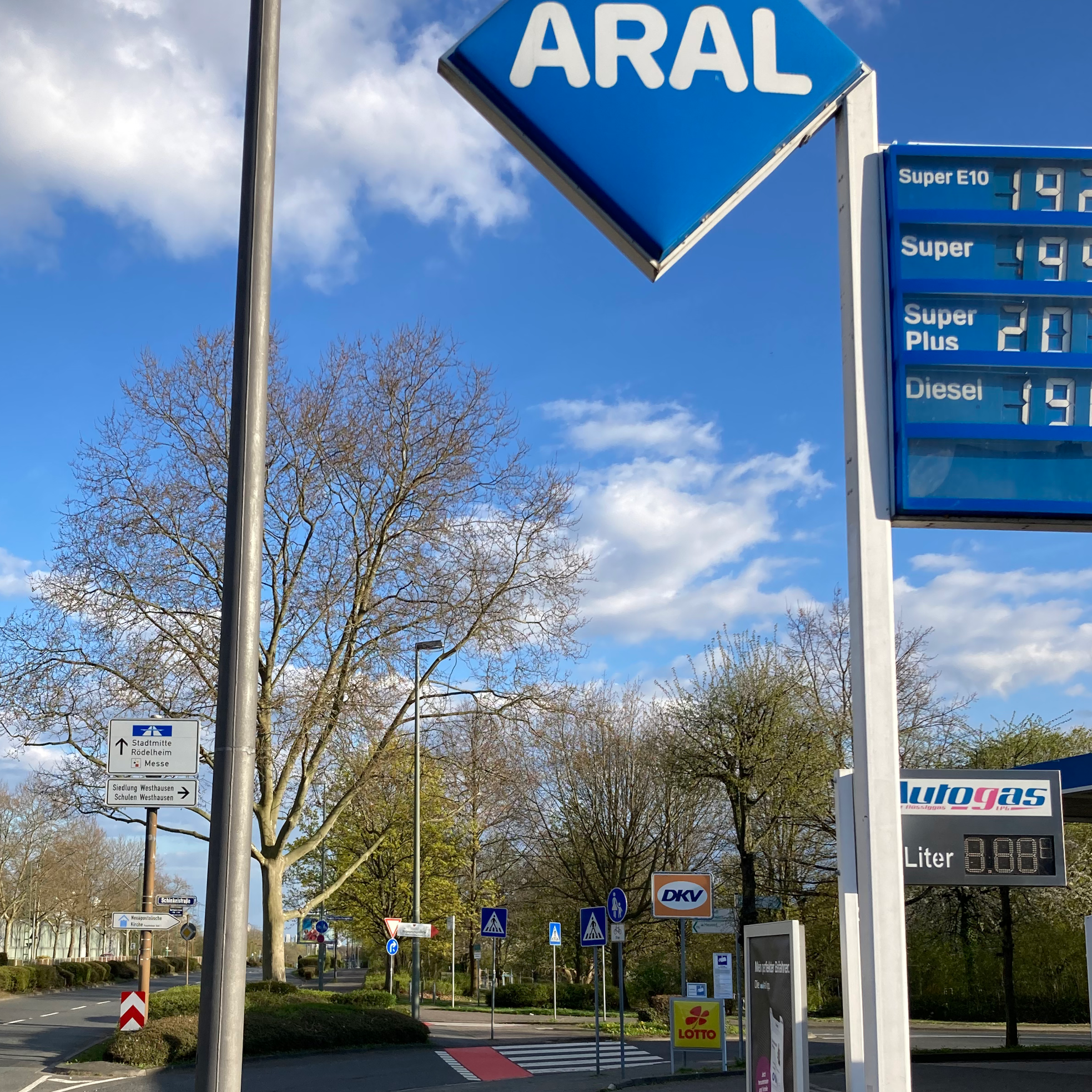 Einfahrt in die Siedlung · von Norden kommend · Richtung Siedlung Westhausen